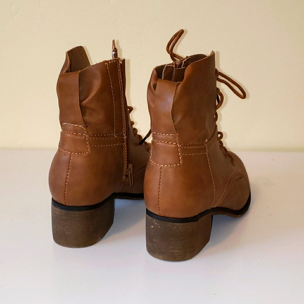 Boots - Picture 3 of 6